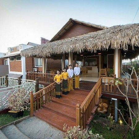 Hotel Queen Jamadevi Mawlamyine Buitenkant foto