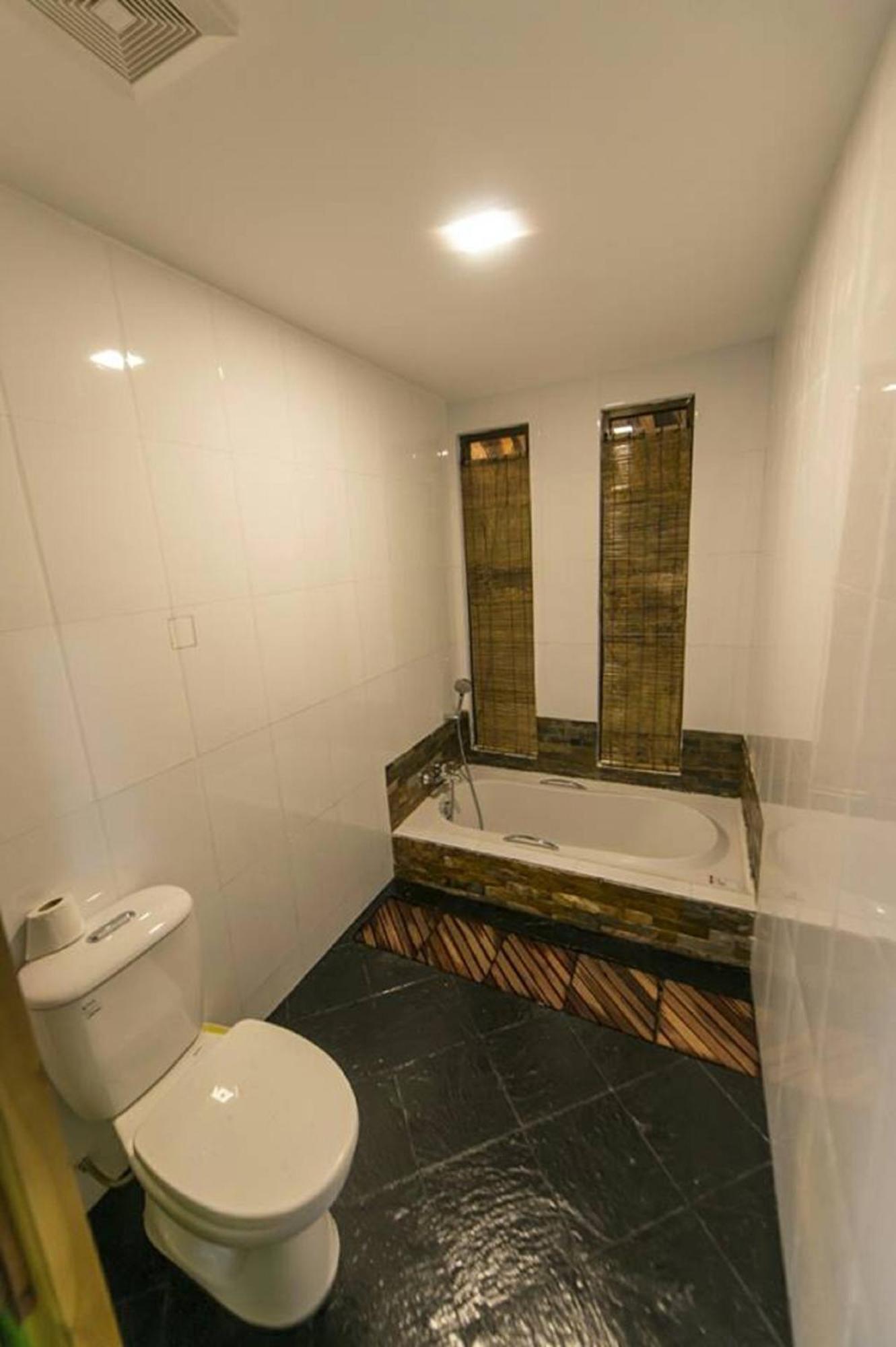 Hotel Queen Jamadevi Mawlamyine Buitenkant foto