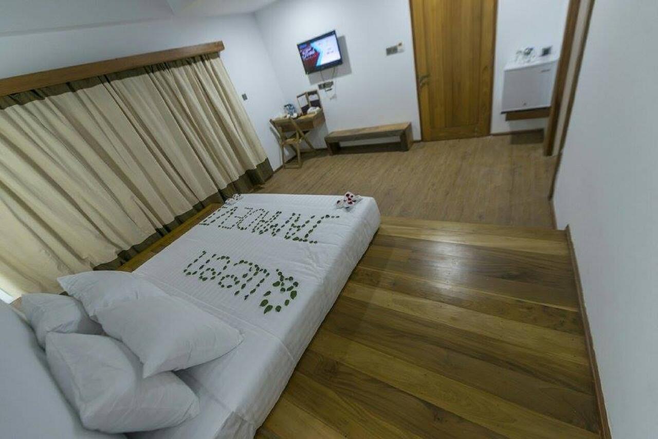 Hotel Queen Jamadevi Mawlamyine Buitenkant foto