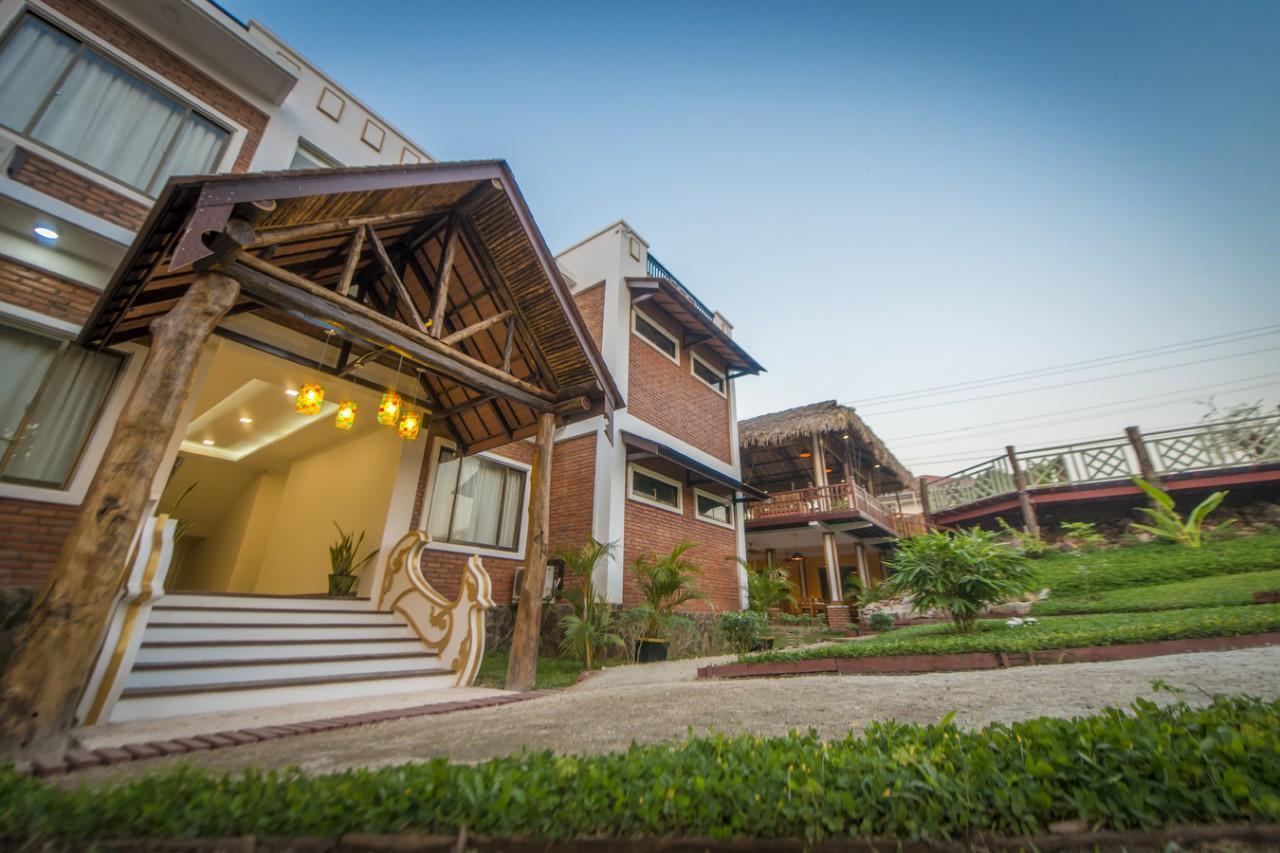Hotel Queen Jamadevi Mawlamyine Buitenkant foto