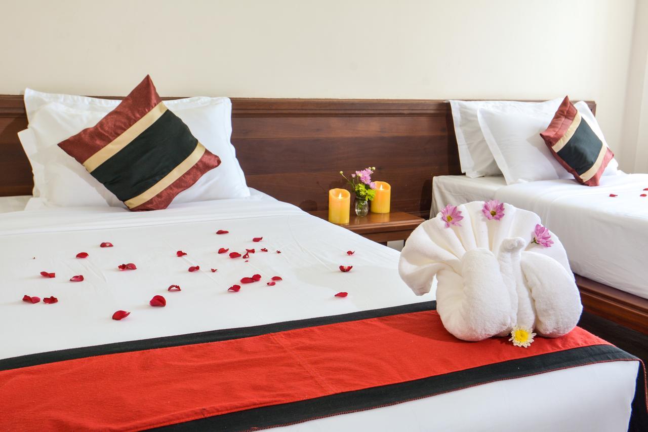 Hotel Queen Jamadevi Mawlamyine Buitenkant foto