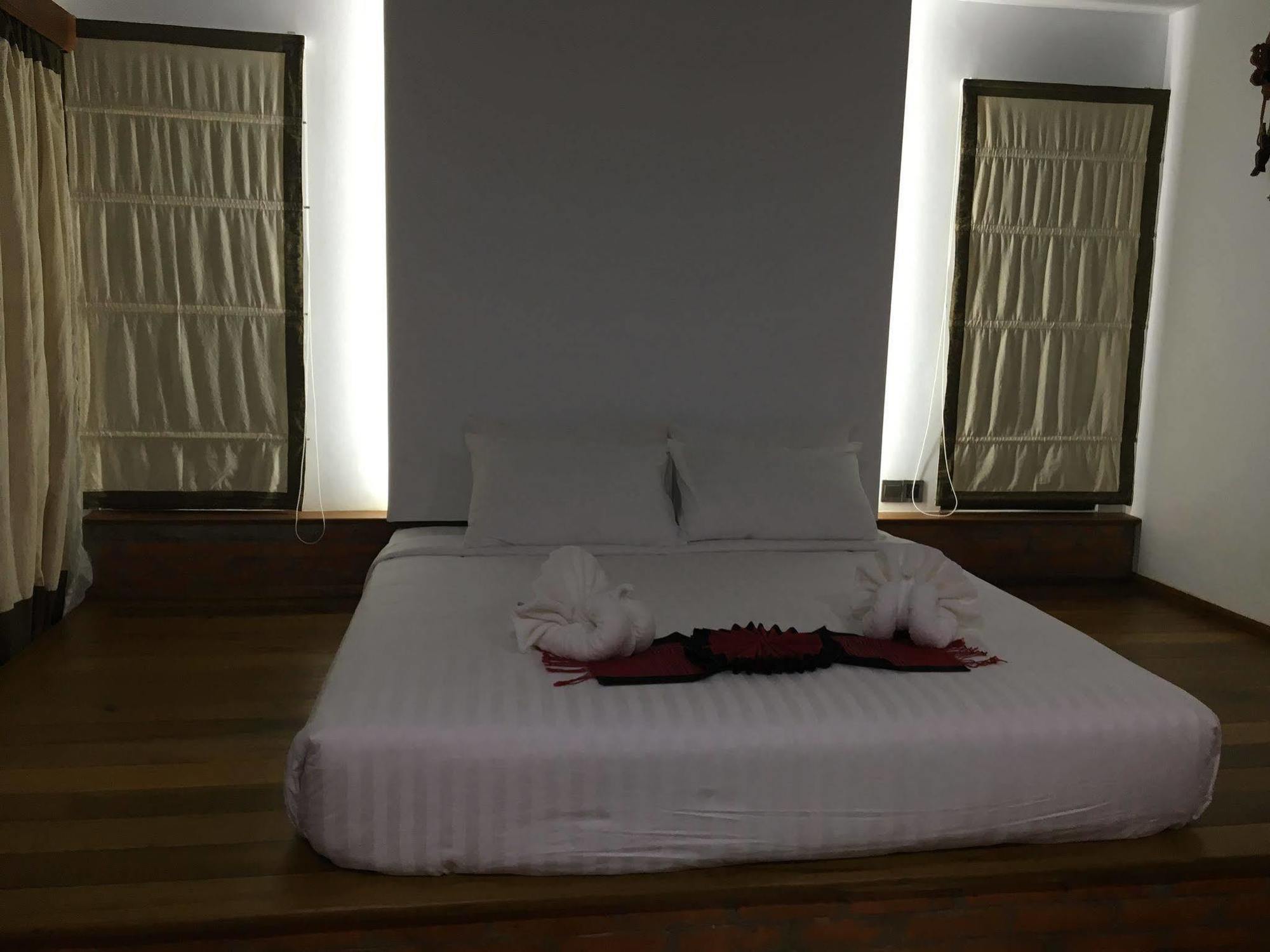 Hotel Queen Jamadevi Mawlamyine Buitenkant foto