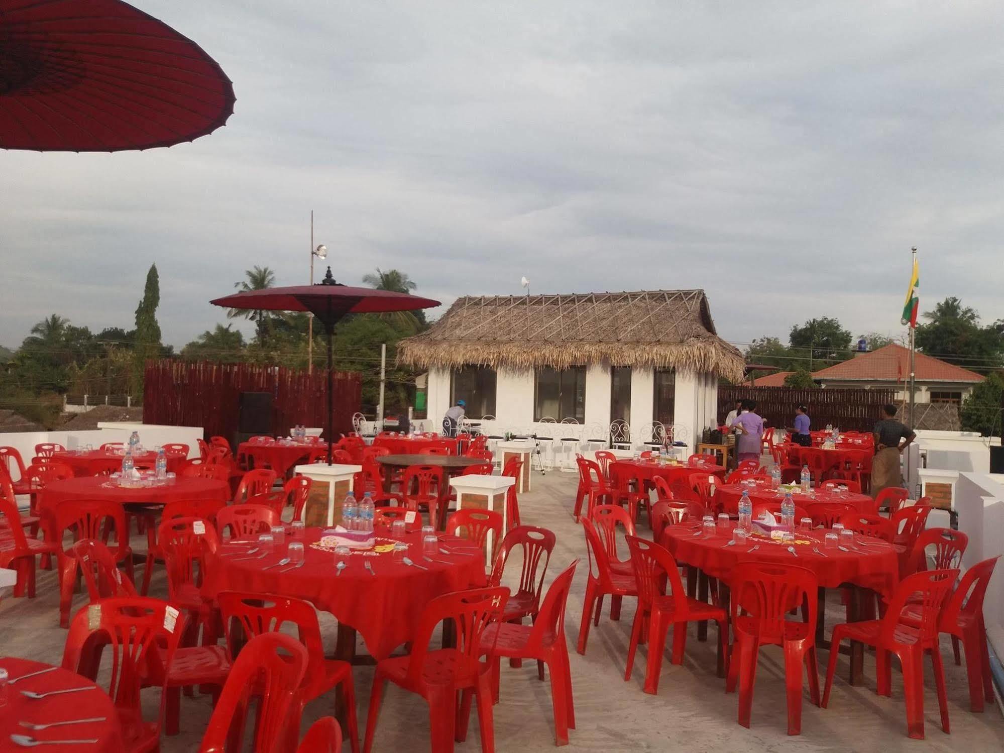 Hotel Queen Jamadevi Mawlamyine Buitenkant foto