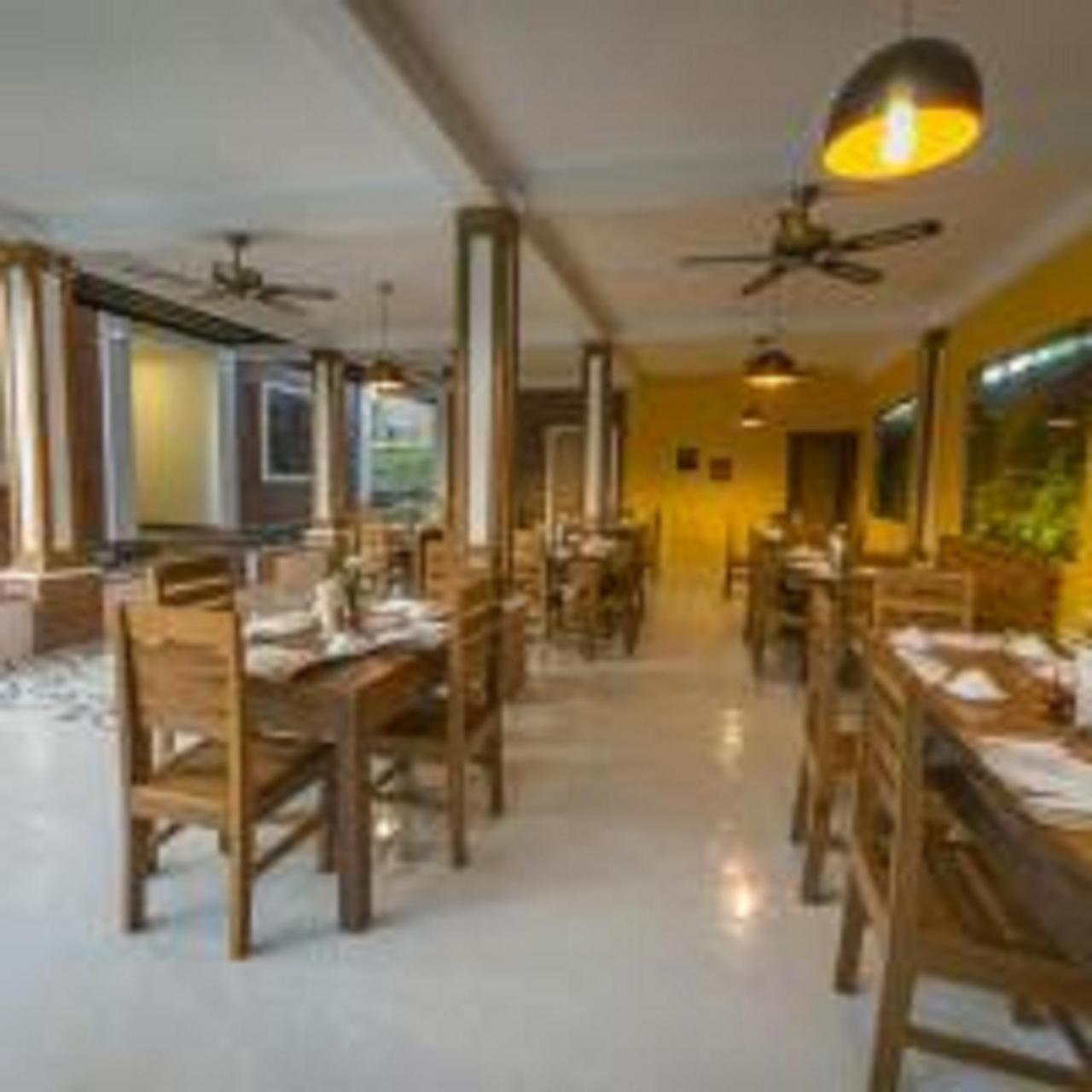 Hotel Queen Jamadevi Mawlamyine Buitenkant foto