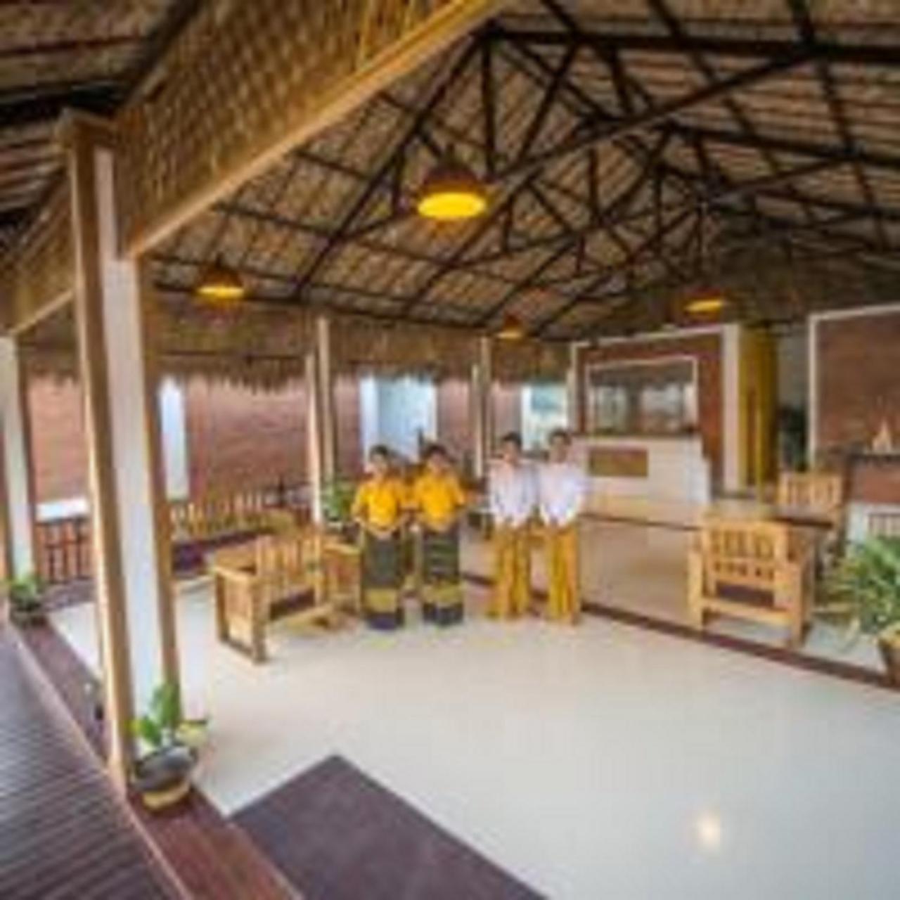 Hotel Queen Jamadevi Mawlamyine Buitenkant foto